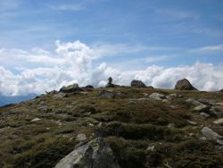 Bergkuppe mit Wolken